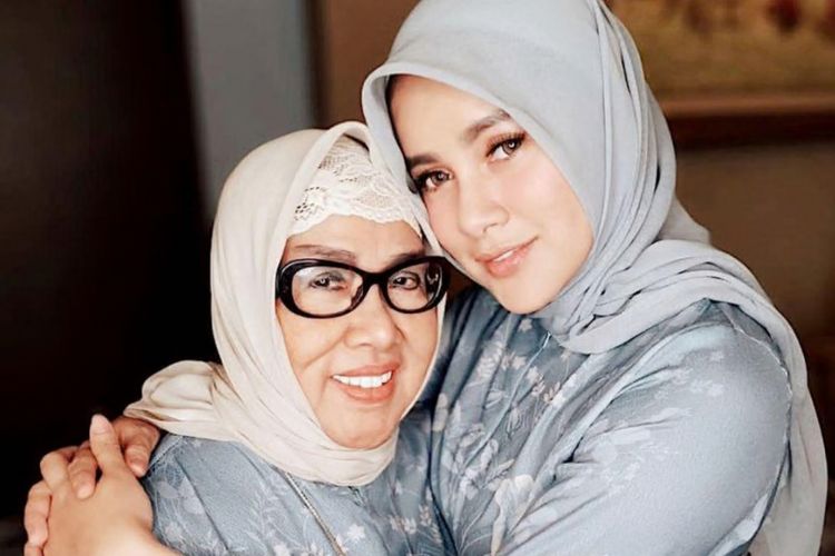 Olla Ramlan Tulis Pesan Menyentuh Usai Ibunda Meninggal Dunia