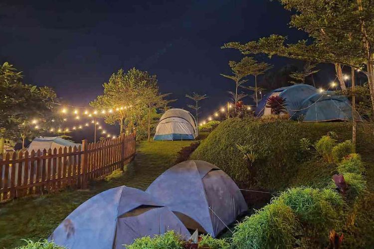 Tiris Pisan Village, Spot Camping dan Glamping Favorit dengan Panorama Menawan
