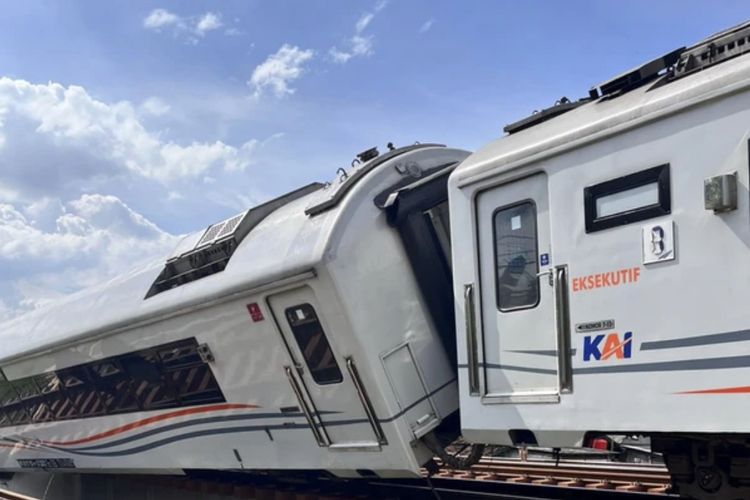 KAI Batalkan Delapan Perjalanan Kereta Usai Insiden Anjloknya KA Purwojaya