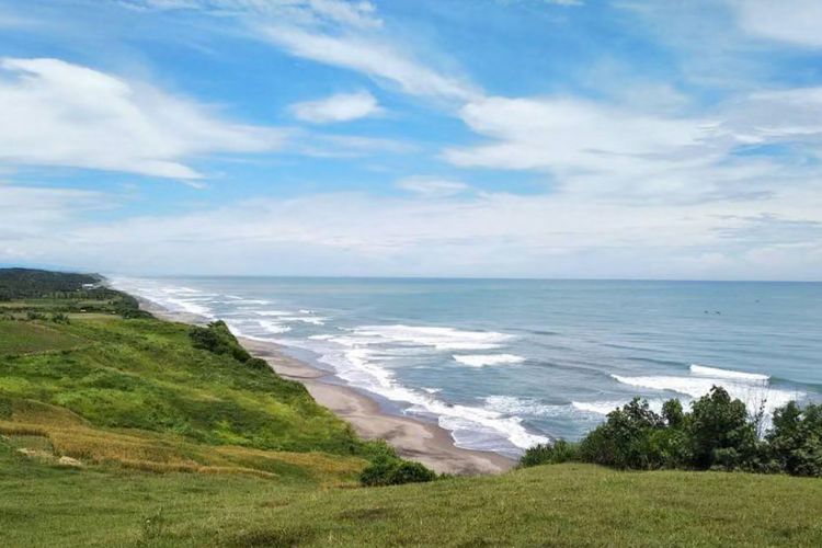 Menjejak Keindahan Pantai Lugina: Permata Tersembunyi di Ujung Selatan Cianjur