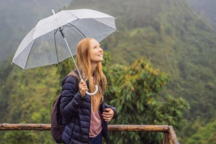 5 Hal yang Harus Disiapkan Sebelum Traveling di Musim Hujan