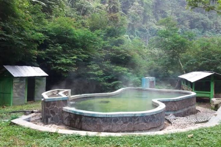 Lembah Cilengkrang: Perpaduan Keindahan Hutan Pinus dan Pemandian Air Panas Pegunungan