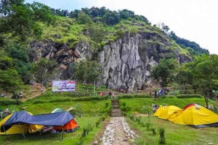 Eksplorasi Batu Lawang Cirebon, Surga Fotografi di Tengah Tebing Alam