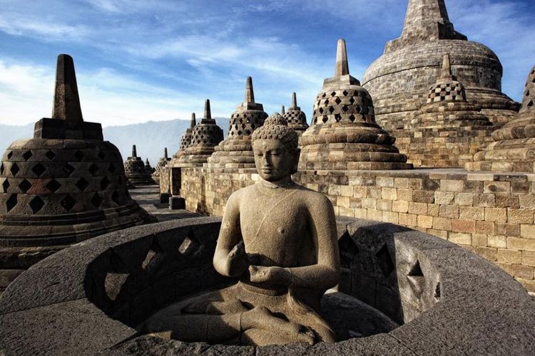 Candi Borobudur: Monumen Abadi yang Memancarkan Warisan Spiritual Leluhur Nusantara
