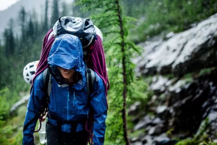 Hiking di Musim Hujan? Ikuti 5 Cara Aman Ini Sebelum Berangkat