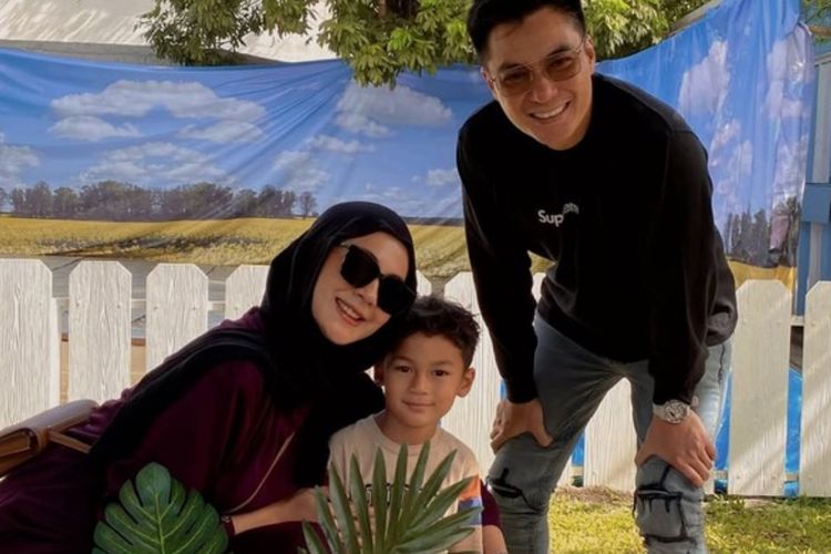 Kebersamaan Baim Wong dan Paula Verhoeven Mewarnai Acara Sekolah Si Buah Hati
