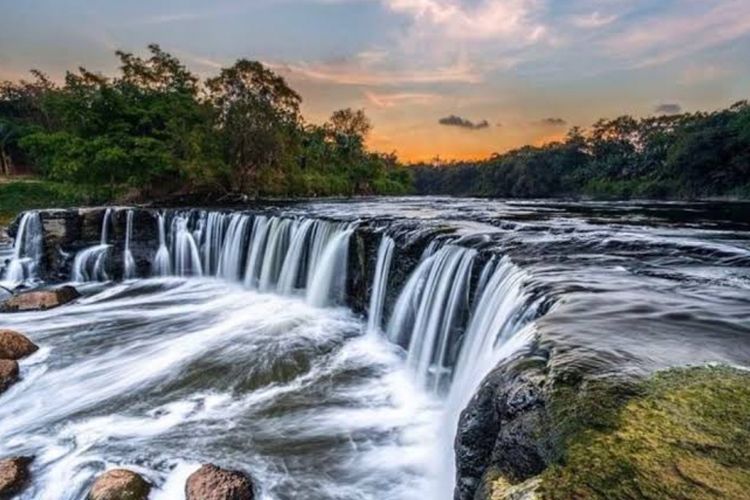 Keunikan Curug Parigi, Air Terjun Melebar ala Niagara di Tengah Kota