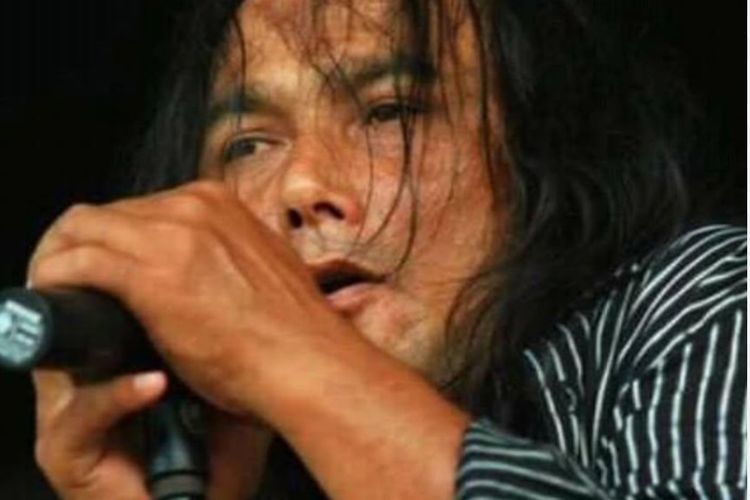 Mengenal Ecky Lamoh: Vokalis Legendaris Edane dan Jejak Musiknya