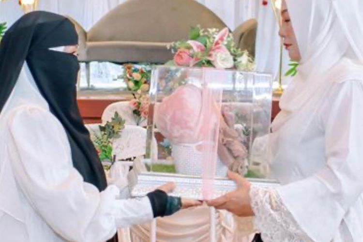 Kisah Sunita Deviana Dapat Seserahan: Rumah, 10 Unit Kontrakan & Uang Rp 500 Juta