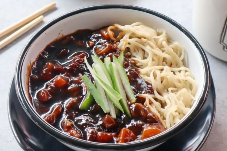 Masak Mudah Hari Ini: Cara Membuat Jajangmyeon Ala Korea di Rumah