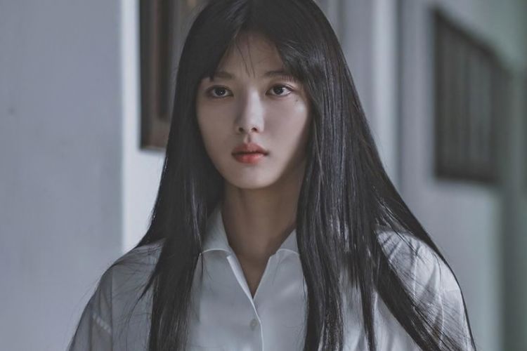 Perjuangan Kim Yoo Jung Memerankan Karakter Baek Ah Jin dalam Dear X