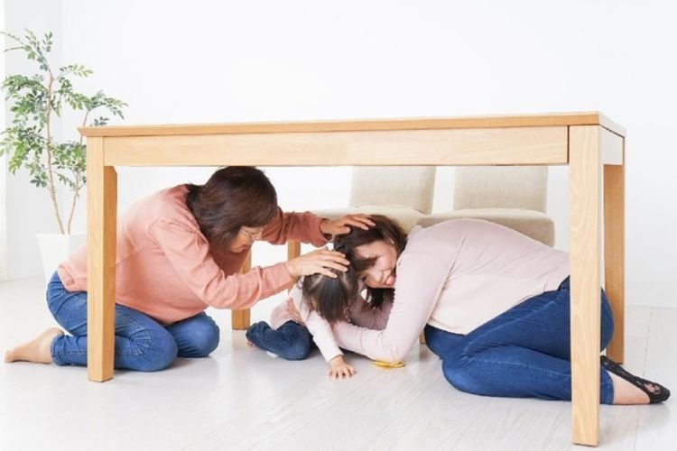 6 Tips Parenting: Cara Mudah dan Seru Mengajarkan Anak Siaga Bencana