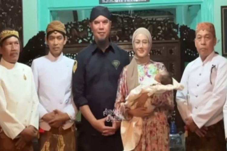 Terungkap! Anak Angkat Ahmad Dhani dan Mulan Jameela Diberi Nama Siti Aminah