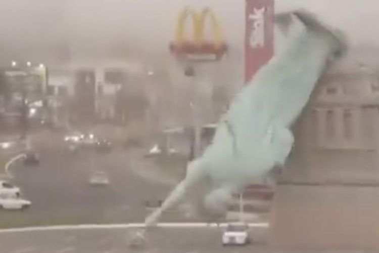 Diterjang Angin Kencang, Patung Liberty Roboh dan Rusak Parah