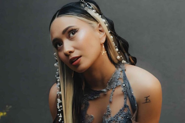 NIKI Cetak Sejarah, Jadi Musisi Indonesia Pertama Tembus 6 Miliar Streaming di Spotify