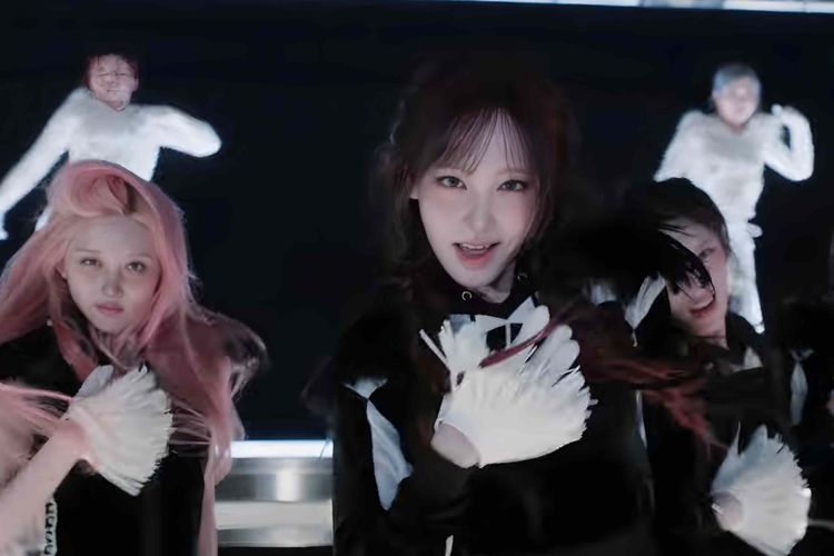 Lirik dan Terjemahan Lagu BLACKHOLE IVE Pesan Keberanian untuk Menaklukkan Rintangan