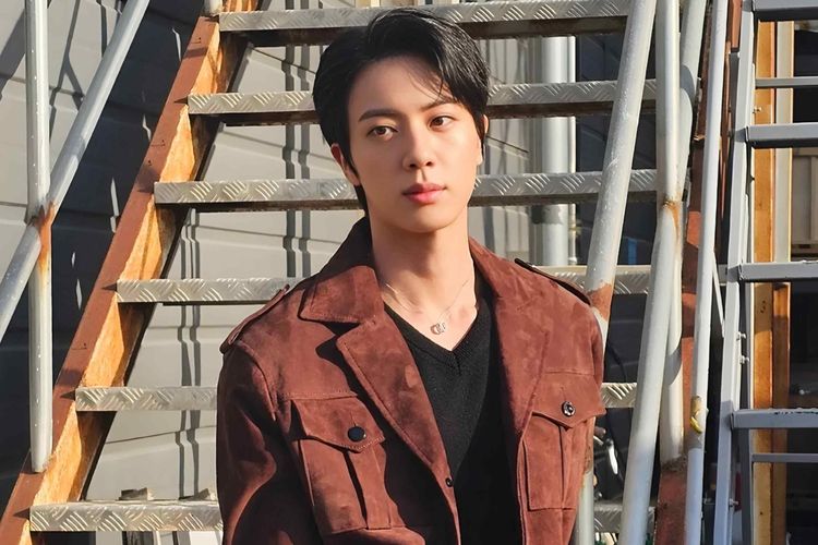 Rayakan 13 Tahun Debut, Jin BTS Akui Dukungan Fans Jadi Kunci Konsistensi di Industri