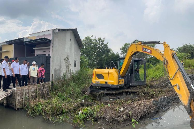 Saluran Irigasi di Wonoayu menyempit jadi 1,5 Meter, Bupati Sidoarjo Perintahkan Segera Normalisasi