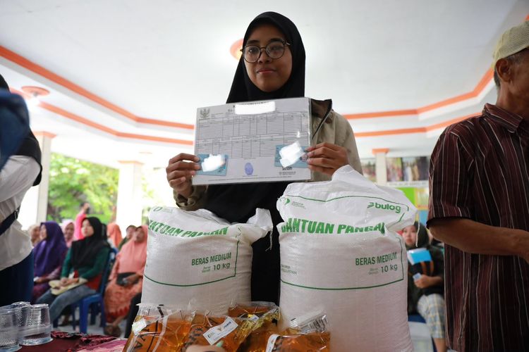 Bantuan Pangan Sidoarjo 2026 Disalurkan, 594 Keluarga di Candi Terima Beras dan Minyak Goreng
