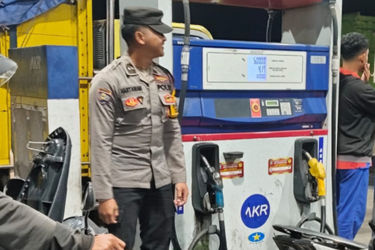 Polisi Pantau SPBU di Lumajang, Pastikan Distribusi BBM Lancar dan Antrean Tertib