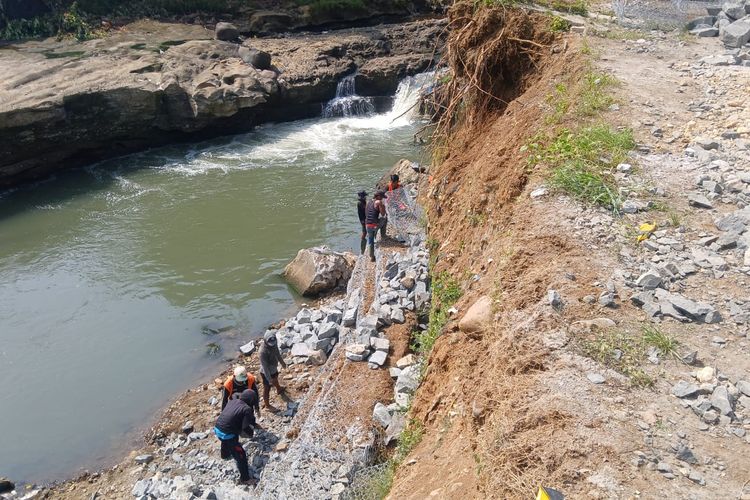 BBWS Ciliwung-Cisadane Mulai Tangani Longsor Bantaran Sungai di Graha Grande Bogor