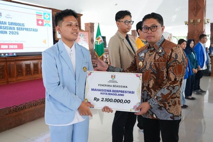 Pemkot Magelang Salurkan Beasiswa untuk 200 Mahasiswa Berprestasi, Dukung SDM Unggul dan Cegah Putus Kuliah