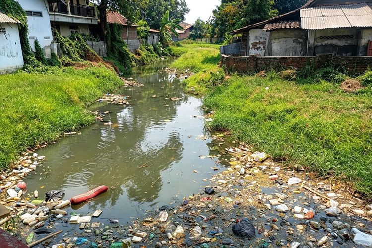 Sungai Kendal Dipenuhi Sampah, Warga Ungkap Banjir Berulang hingga Minta Dikeruk