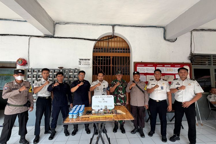 Razia Gabungan di Lapas Kendal, Petugas Geledah Kamar Warga Binaan dan Lakukan Tes Urine