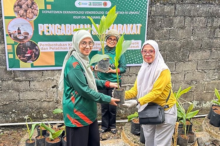 Pemberdayaan Perempuan di Seberang Padang: Olah Temulawak Jadi Sabun