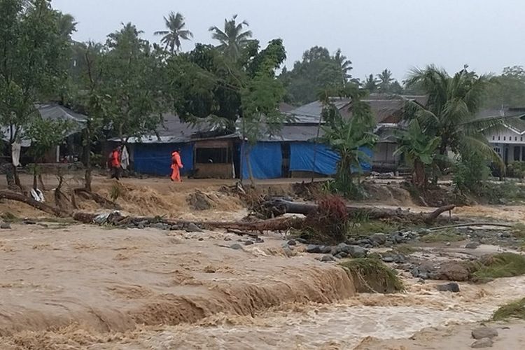 Dampak Banjir Padang: 120 Rumah Terendam, 238 Warga Dievakuasi