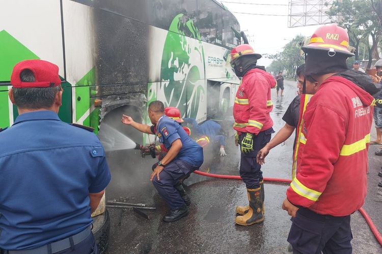 Bus EPA Star Terbakar di Bandar Buat Padang, 22 Penumpang di Dalam