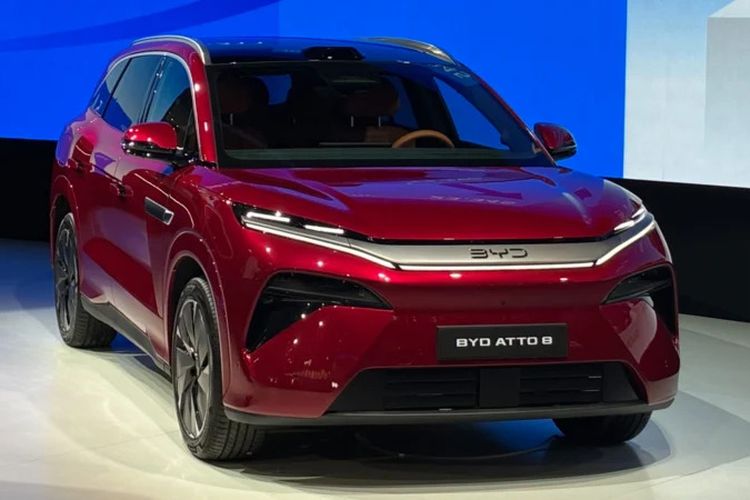 BYD Atto 8 Diperkenalkan di Paris, Pengisian Baterai Diklaim Supercepat