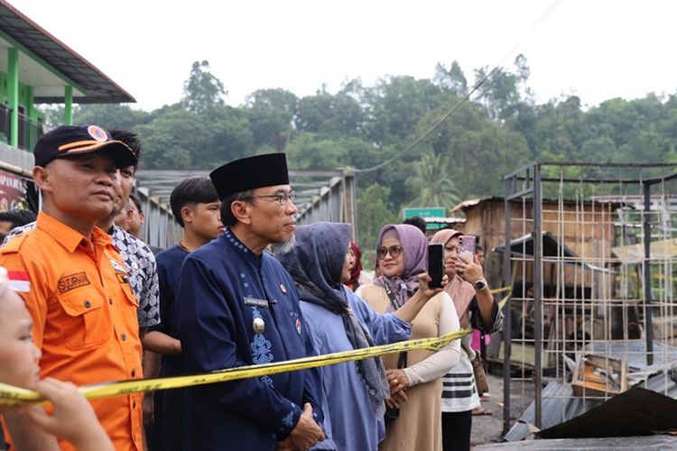 Kebakaran di Pauh Padang Rugikan Rp 3 Miliar, Pemko Salurkan Bantuan untuk 9 KK 