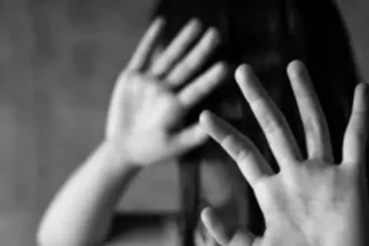 Pensiunan Kemenag di Sijunjung Ditangkap Usai Salat Isya, Diduga Cabuli 2 Anak Kandung