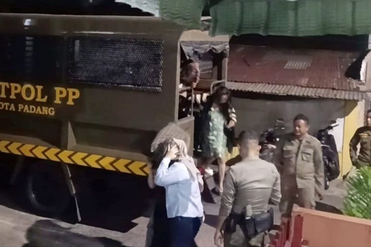 Satpol PP Padang Amankan Lima Wanita dalam Razia Tempat Hiburan Malam