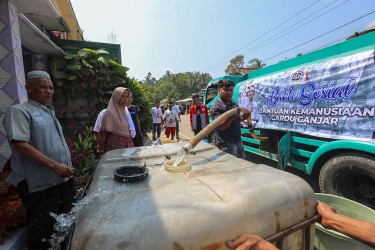 Bantu Warga Terdampak, Gardu Ganjar Penuhi Kebutuhan Air Bersih Masyarakat Banten di 11 Titik