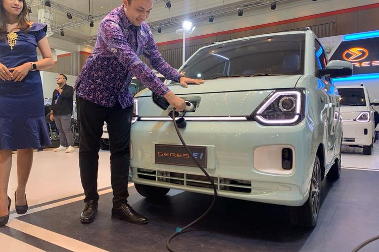 Tak Mau Ketinggalan, DFSK dan Seres Boyong Duo Kendaraan Listrik Ke GIIAS Bandung 2023