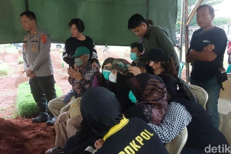 Momen Pilu Ibu Ikhlaskan Kematian 4 Anak yang Dibunuh Ayah Kandung