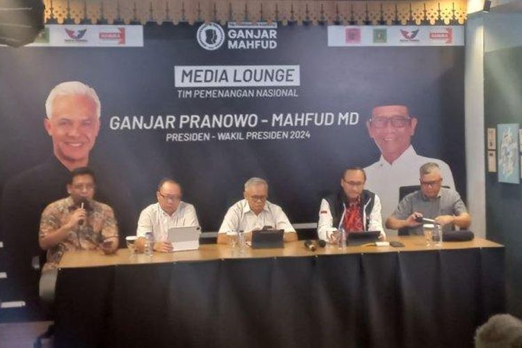 Ganjar-Mahfud Md Klarifikasi Isu Bansos: Malah Nanti Diluaskan dengan Program 'KTP Sakti'