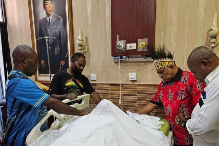 Komplikasi Serius Jadi Penyebab Mantan Gubernur Papua, Lukas Enembe, Berpulang 