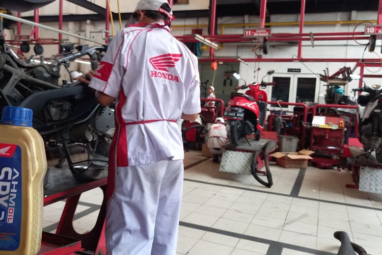 Pentingnya Mengganti Oli Mesin Sepeda Motor Secara Rutin Menurut Analis dari Wahana Makmur Sejati