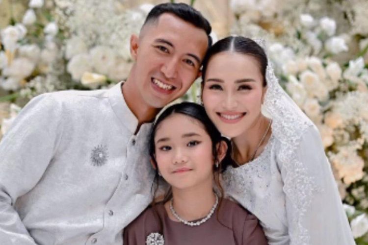 Bertunangan Diam-diam, Akhirnya Ayu Ting Ting Ungkap Identitas Calon Suaminya