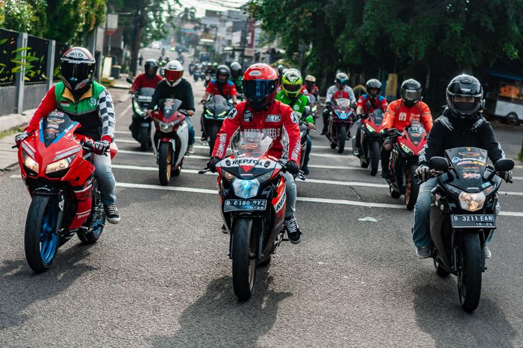  Touring Kota Bersama PT WMS dan Komunitas Honda CBR, Wujudkan Semangat Guyub Rukun