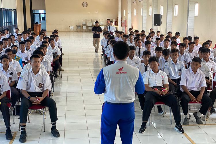 Tim Safety Riding Wahana Makmur Sejati Terus Edukasi Masyarakat tentang #Cari_Aman, Budaya Berkendara dengan Aman