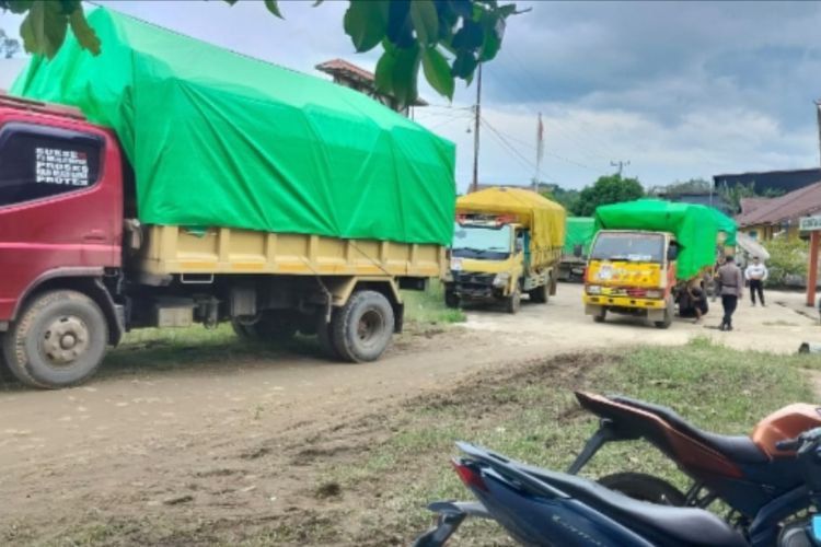 Kapolsek Air Besar Pimpin Langsung Pengawalan Pergeseran Hasil Pleno PPK ke Gudang Logistik KPU Landak