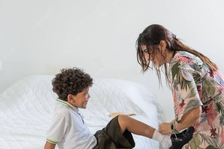 Dampak Orang Tua yang Selalu Menyalahkan Benda Mati ketika Anak Tersandung, Simak Selengkapnya!