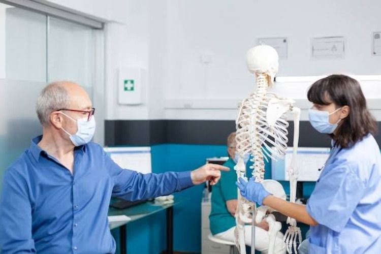 Tiga Langkah Sederhana Cegah Osteoporosis pada Orang Tua, Silent Disease yang Kian Menyebar