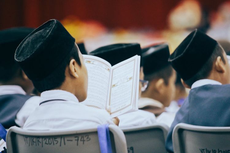 Parenting Islami: Orang Tua Wajib Tau, 3 Tips Agar Anak Dapat Mengenal Tuhannya, Ini Dia Kuncinya