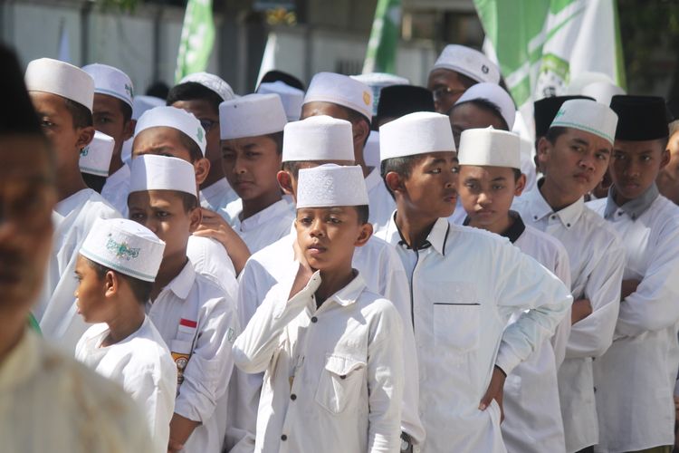 Beginilah Lirik Nadzom Alala yang Berisi 6 Syarat Menuntut Ilmu Menurut Imam Syafii, Yuk Simak, Nyanyikan, Hafalkan dan Amalkan!