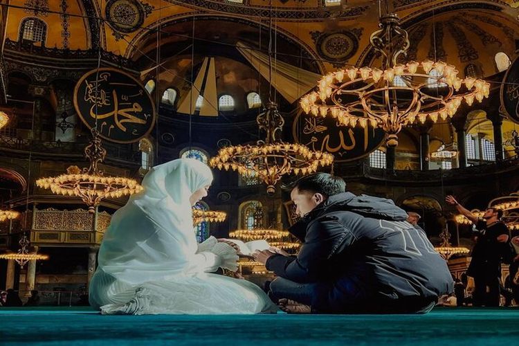 Istri Yang Pandai Bersyukur Jadi Penarik Rezeki Suami Terus Melimpah, Benarkah? Simak Penjelasannya!